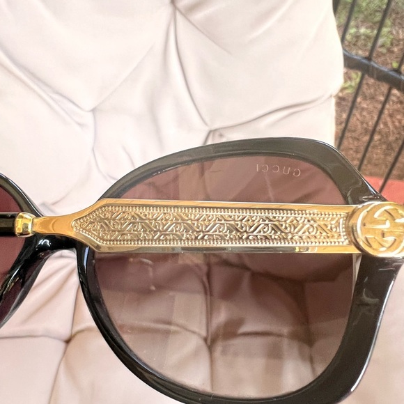 GUCCI OVERSIZED SUNGLASSES - Picture 14 of 15